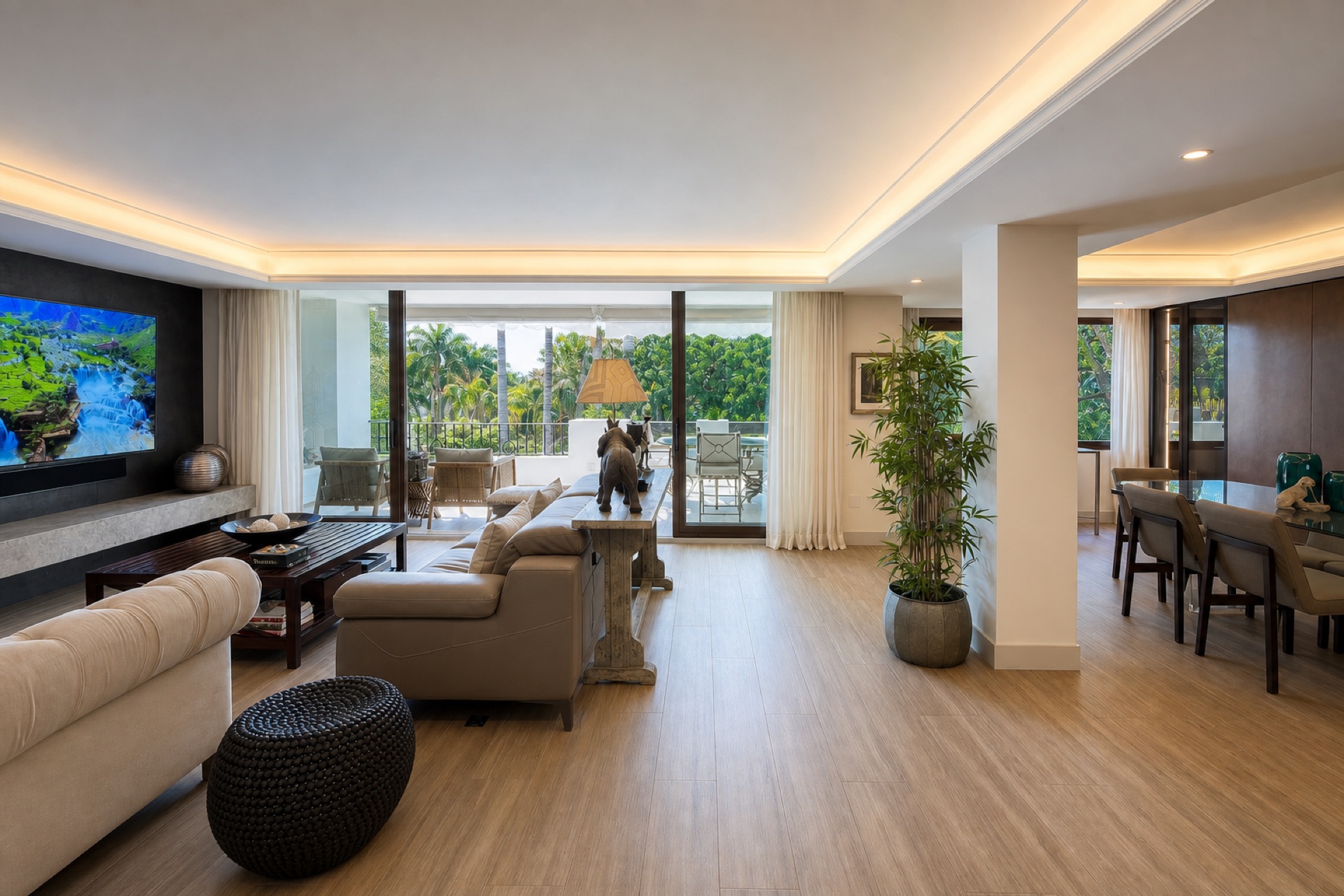 Bright open plan living room with terrace at the La Isla penthouse