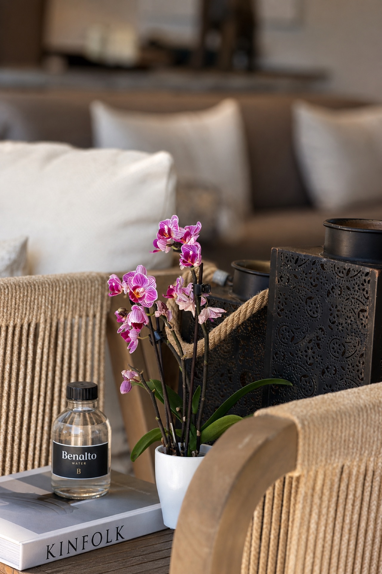 Living room orchid detail at the La Isla penthouse