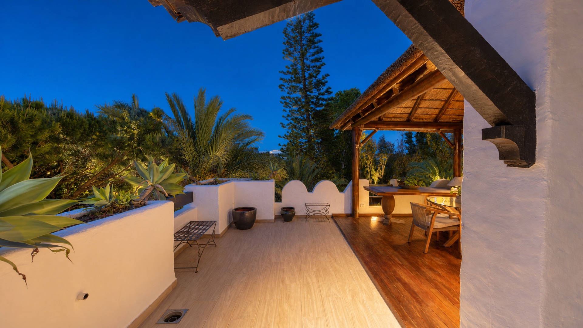 Cozy terrace with pergola at the La Isla penthouse
